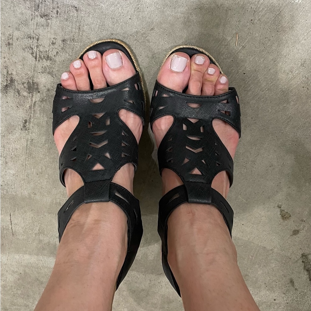 Croft & Barrow Black Cutout Sandals